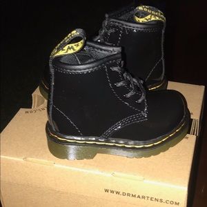 BABY DR MARTENS SIZE 4